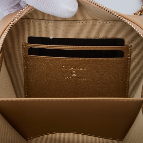 CHANEL PEARL CRUSH MINI CAMERA BAG 32 SERIES (2021) - Picture 6 of 11